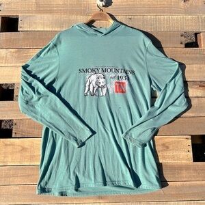 Woman’s Smoky Mountains light weight hoodie Size XL